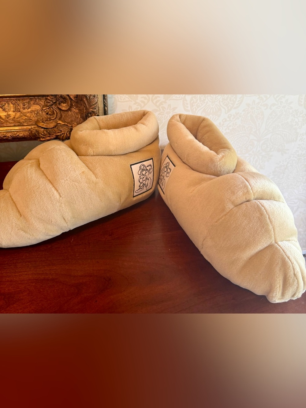 Disney Sleepy Seven Dwarfs Oversized Plush Costume Slippers Adult Large Snow